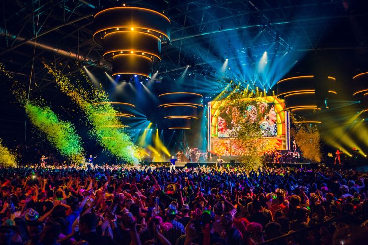 Verjaardagsfeest wordt tweede keer verplaatst Verjaardagsfeest wordt tweede keer verplaatst