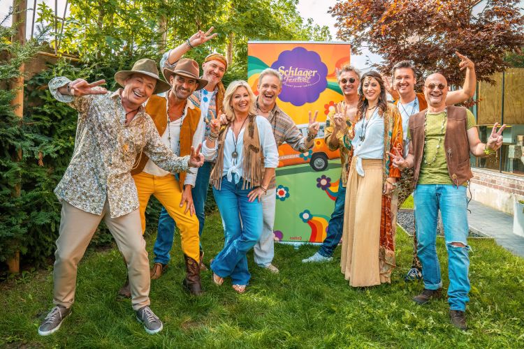 Peace and Love tijdens spotopnames van Flower Power-editie van Het Schlagerfestival